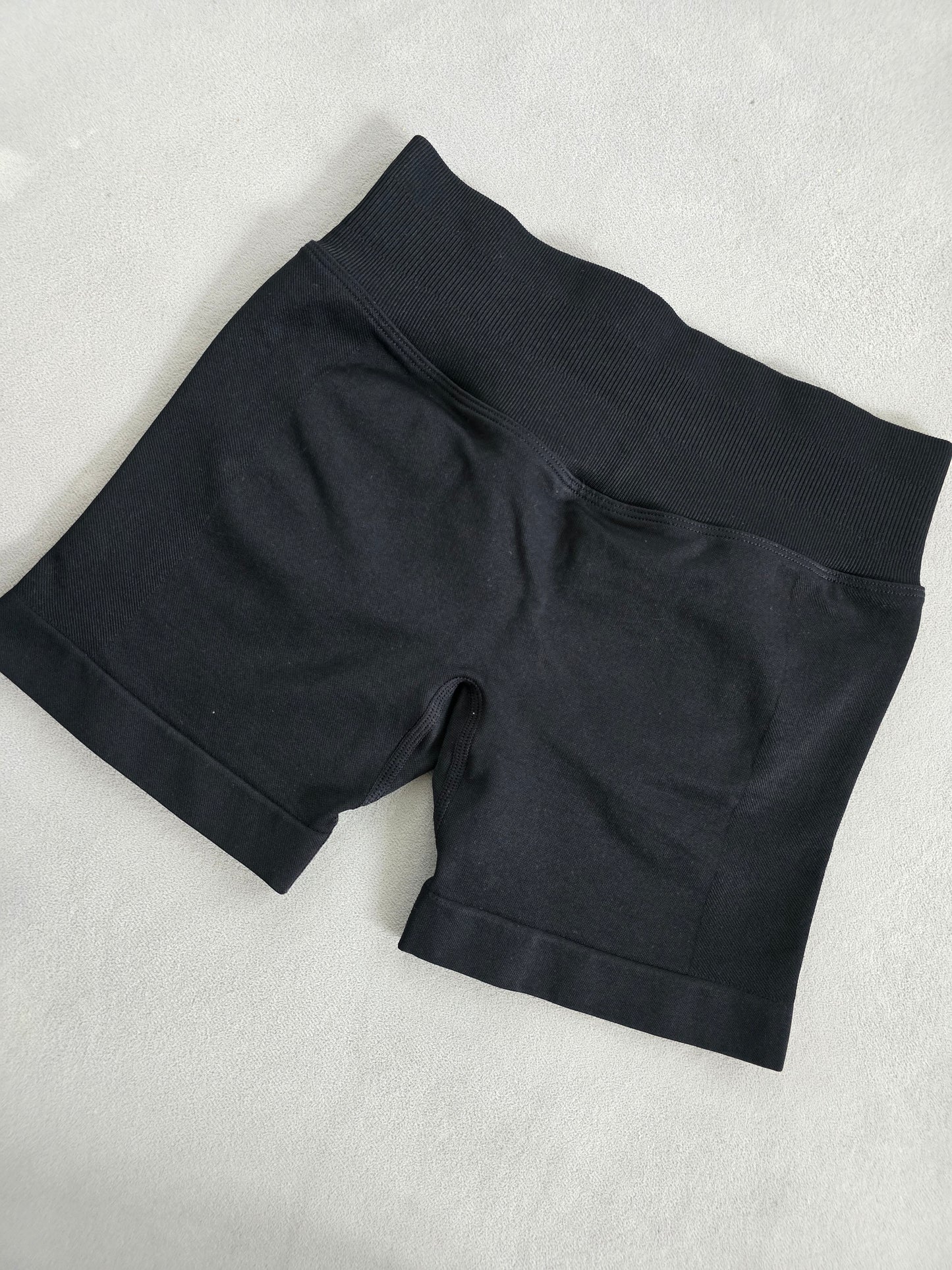 Contour Shorts - Black